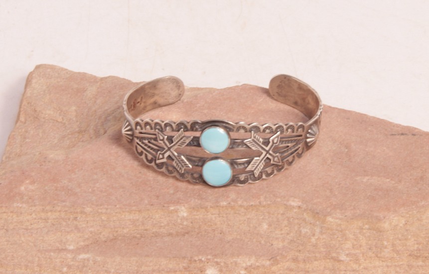 07 - Jewelry-Old, Harvey Style Zuni Bracelet: Two Turquoise Settings, Arrow Motif (5.25" + 1" gap)
c. 1940, Sterling Silver and Turquoise