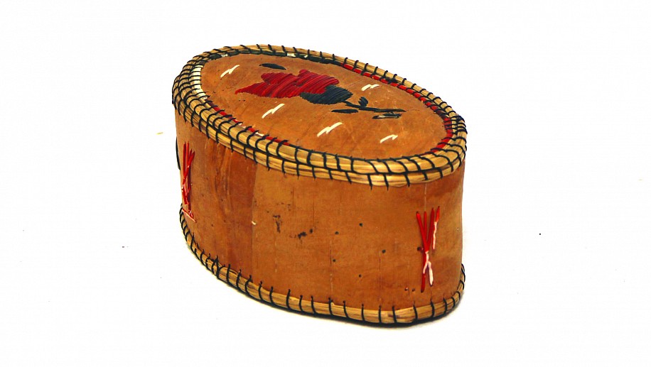 02 - Indian Baskets, c. 1930s Great Lakes Birch Bark Basket with Rose Lid (2.5" ht x 3.25" w x 5.25" l)
c. 1930s