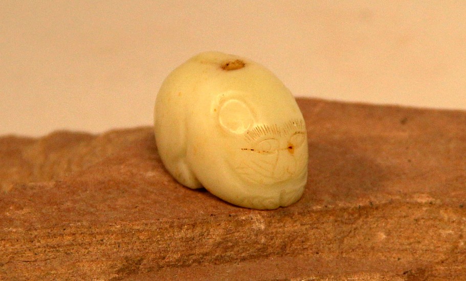 11 - Prehistoric Artifacts, Precolumbian Nephrite Jade Mouse (or similar animal) Fetish Figure Pendant
c. 800-1200 A.D.