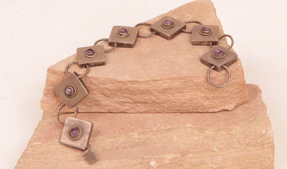 07 - Jewelry-Old, Taxco Link Bracelet: Amethyst (8.75")
c. 1940s