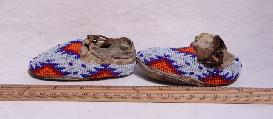 09 - Beadwork, Plains beaded hide Toddler Moccasins 4 1/4" c.1950s